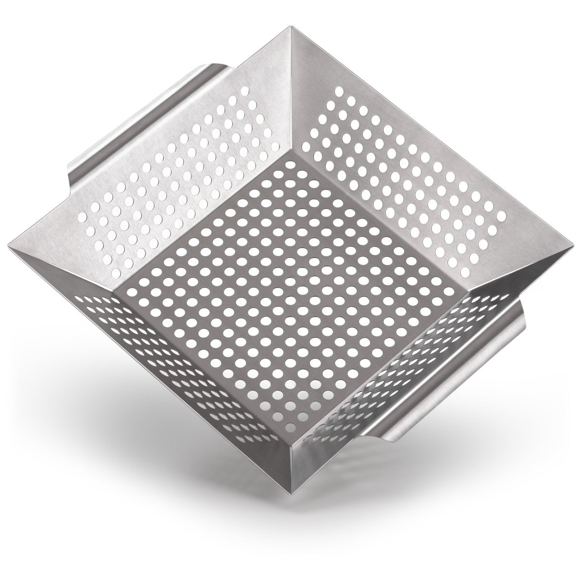 Leerer kleiner Edelstahl-Grillkorb von oben betrachtet.