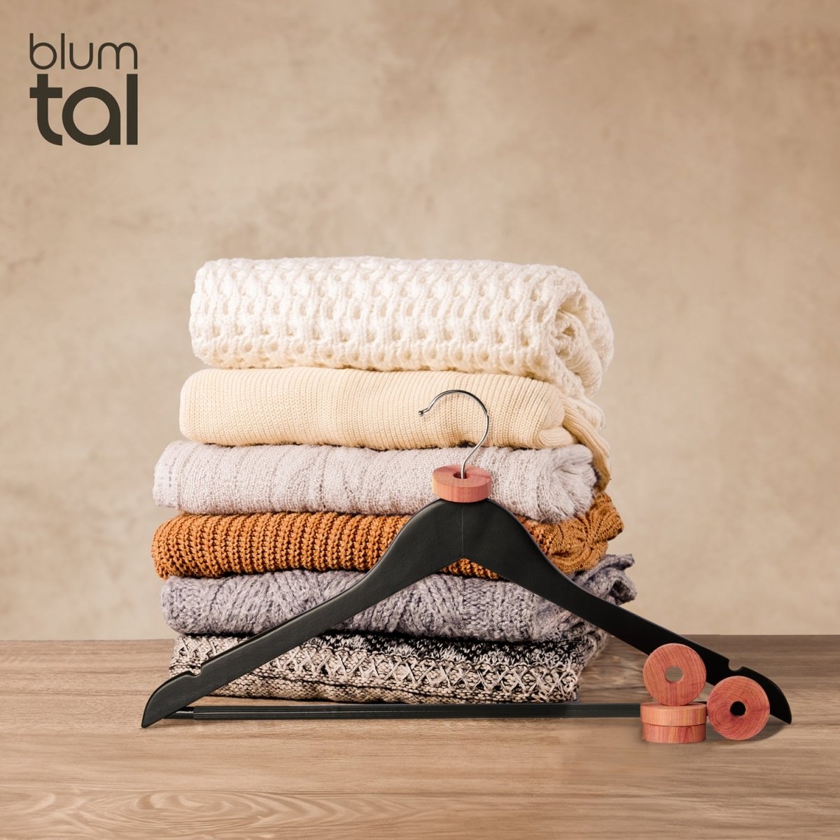 KLEIDERBÜGEL Benjamin - aus Holz mit Rockkerbe und Hosensteg -