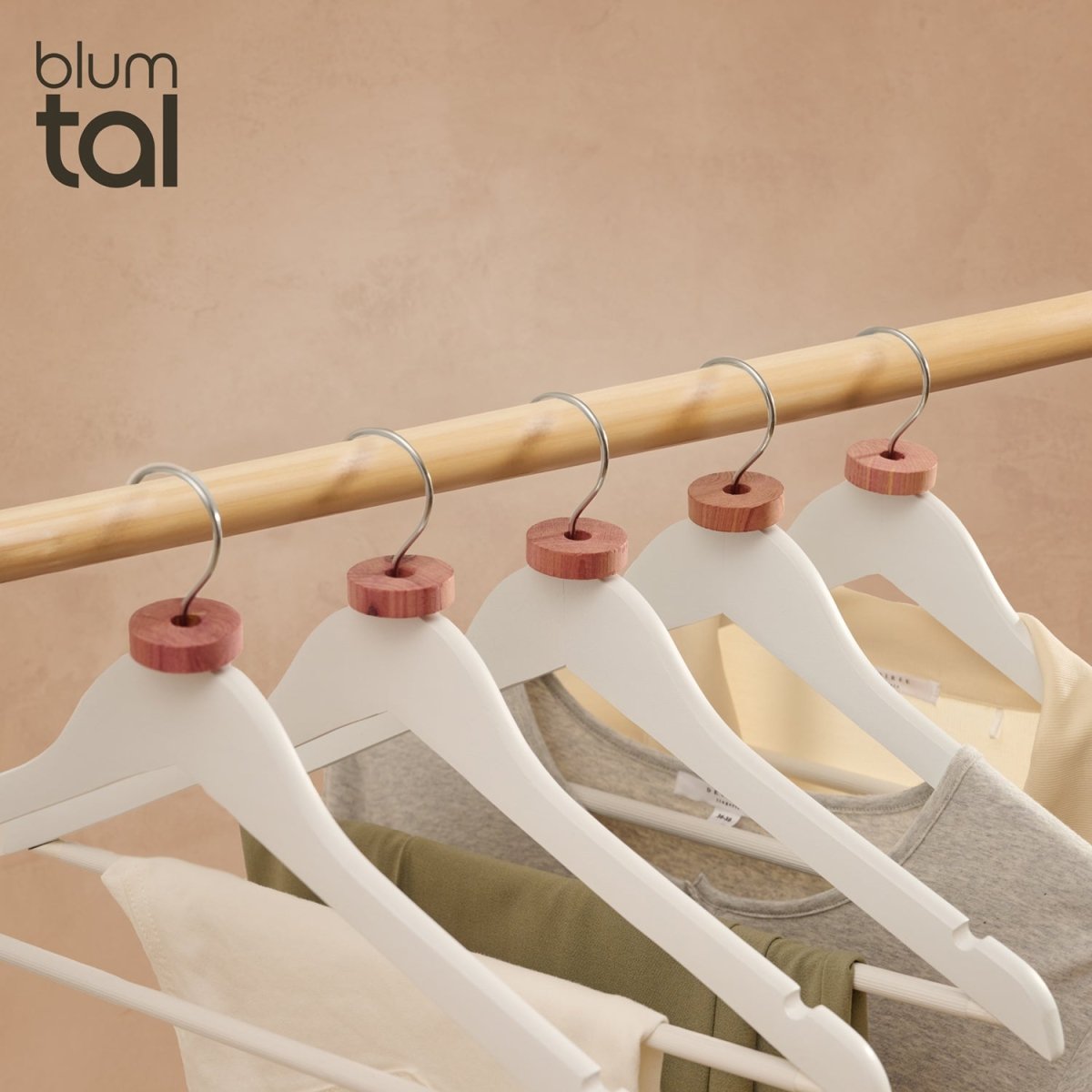 KLEIDERBÜGEL Benjamin - aus Holz mit Rockkerbe und Hosensteg -