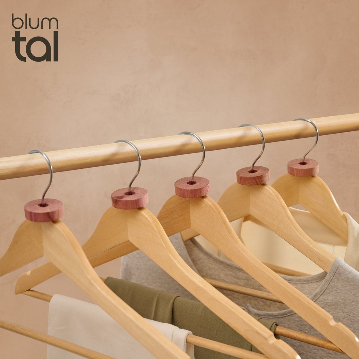 KLEIDERBÜGEL Benjamin - aus Holz mit Rockkerbe und Hosensteg -