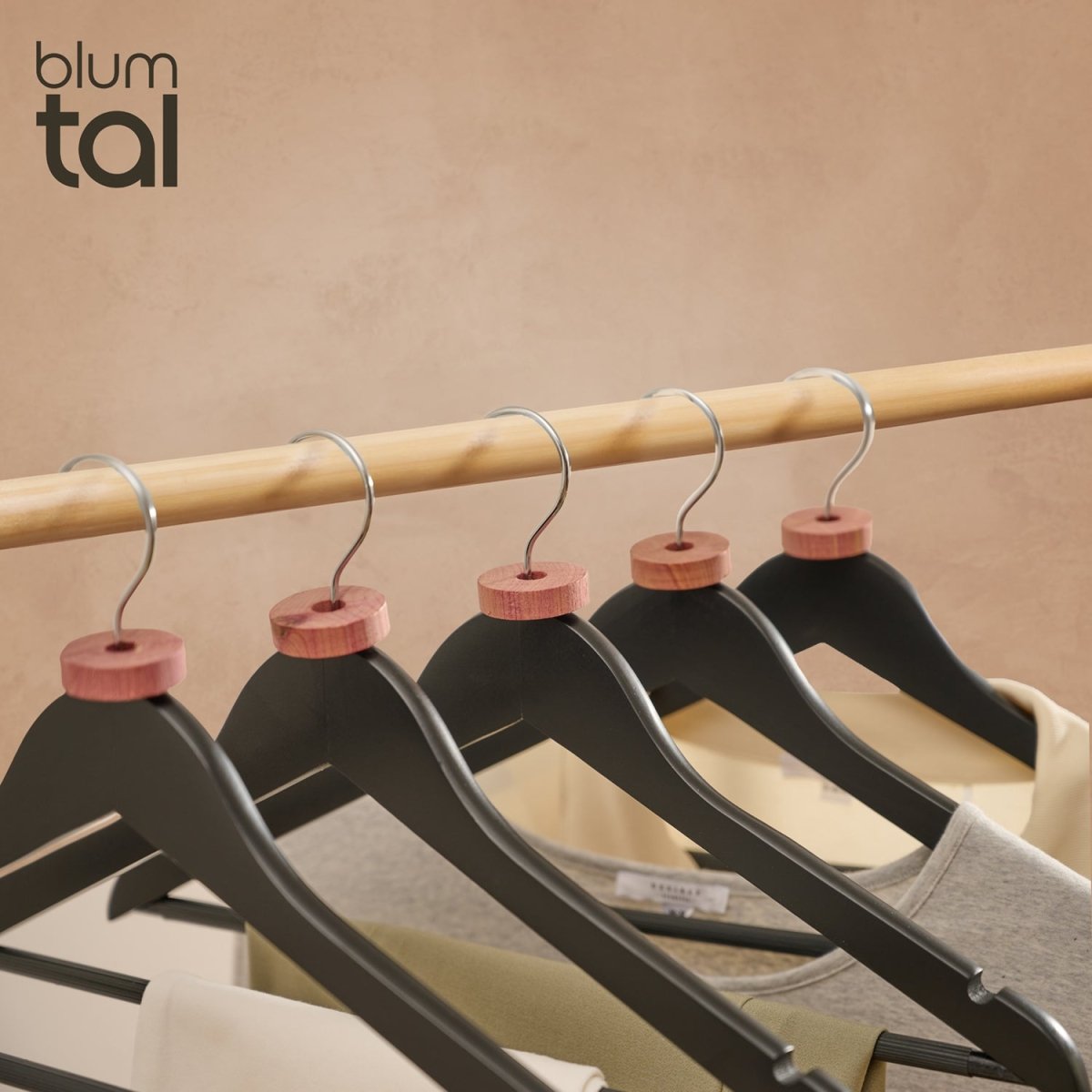 KLEIDERBÜGEL Benjamin - aus Holz mit Rockkerbe und Hosensteg -