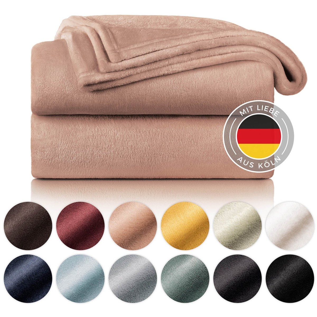 Gestapelte rosafarbene Fleece-Kuscheldecken mit einem Label &