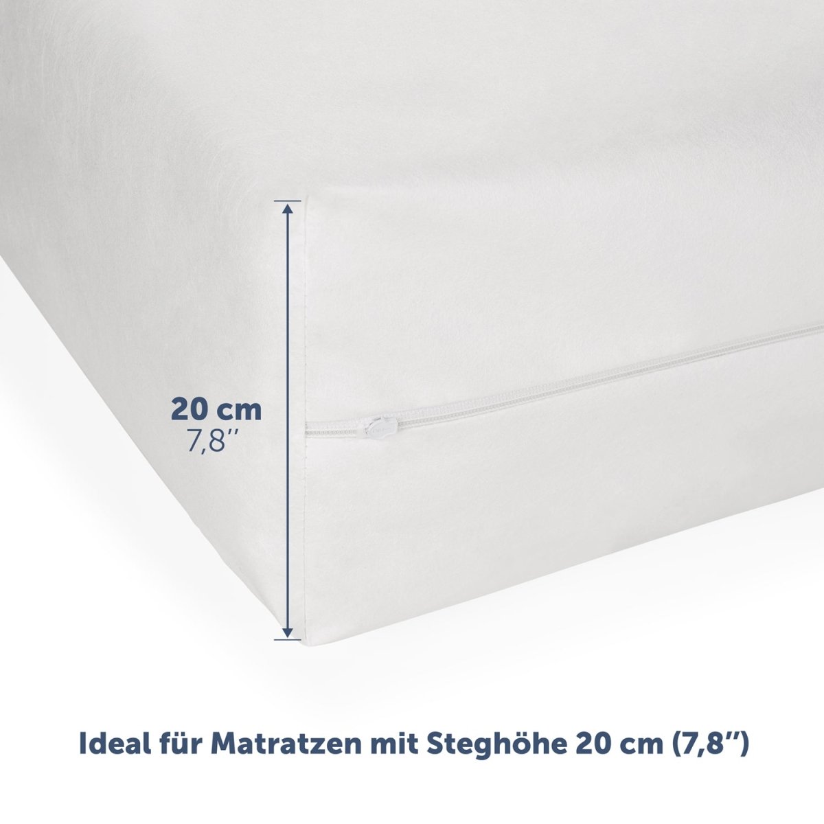 Detailaufnahme des Matratzenbezugs geeignet für Matratzen mit einer Höhe von 20 cm dargestellt mit Maßangaben.