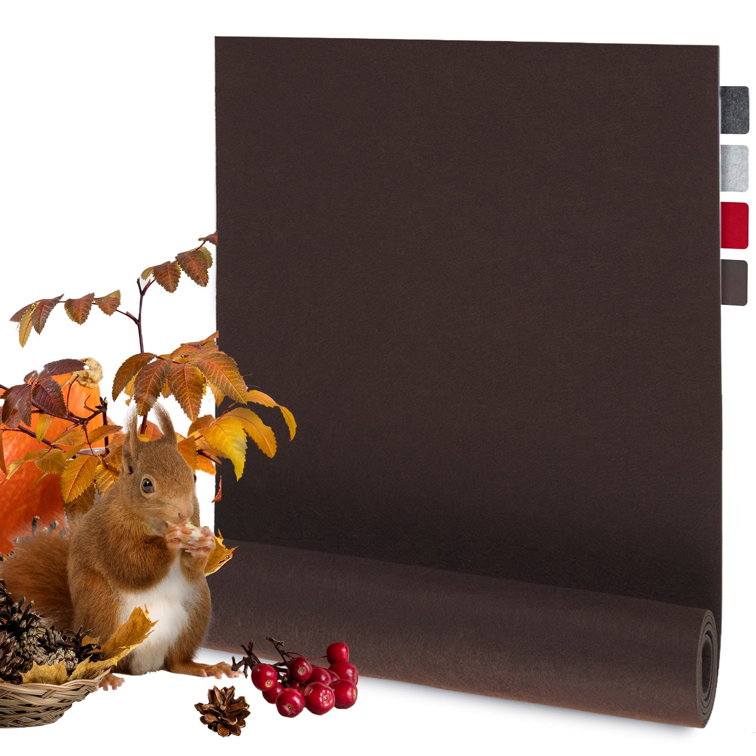 Herbstszene mit Eichhörnchen und Rollenprodukt in Naturtönen