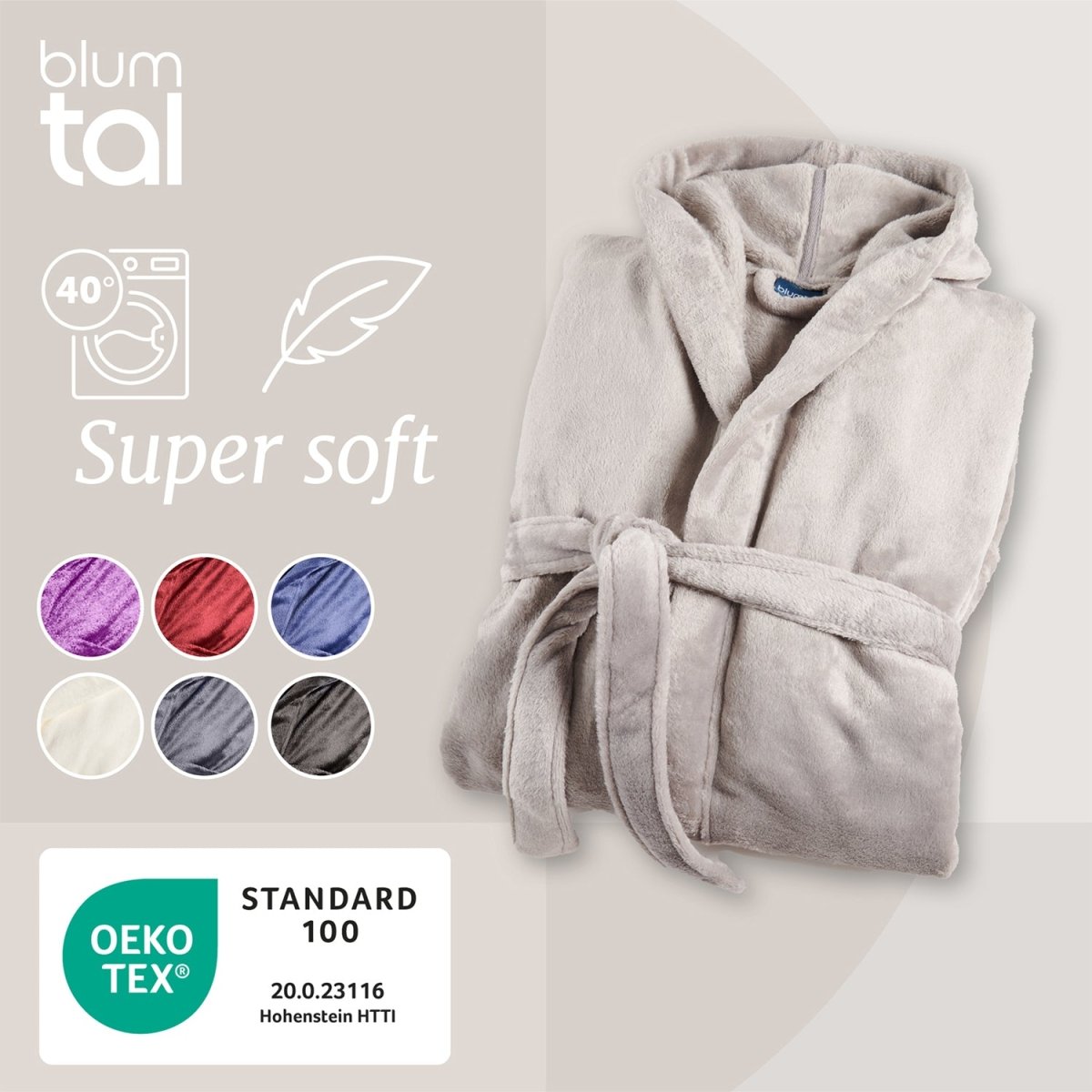 Ein gefalteter Fleece-Bademantel neben einer Grafik mit Waschanweisungen der Weichheit anzeigt sowie Farbmustern und dem OEKO-TEX® Standard 100 Label.