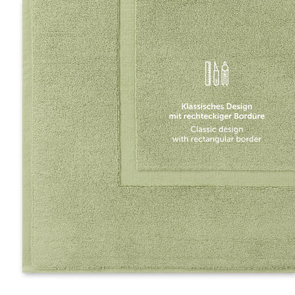 Hellgruenes Handtuch mit klassischem Design und Bordürendetail.