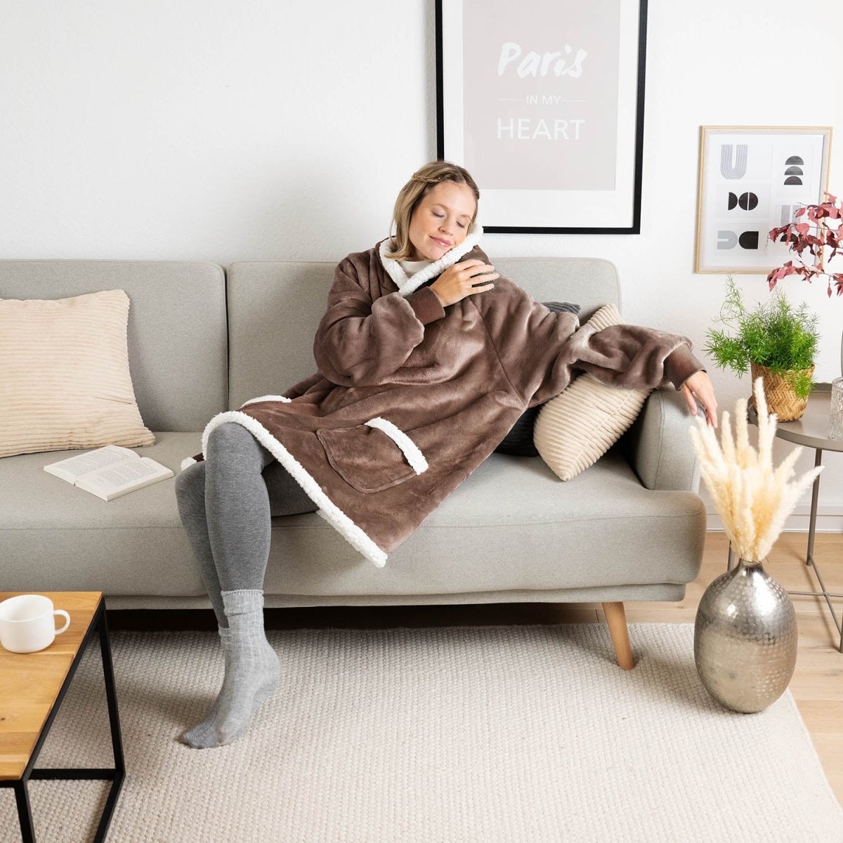 HOODIE DECKE - Oeko - TEX zertifizierter Kuschelpullover mit Kapuze - 