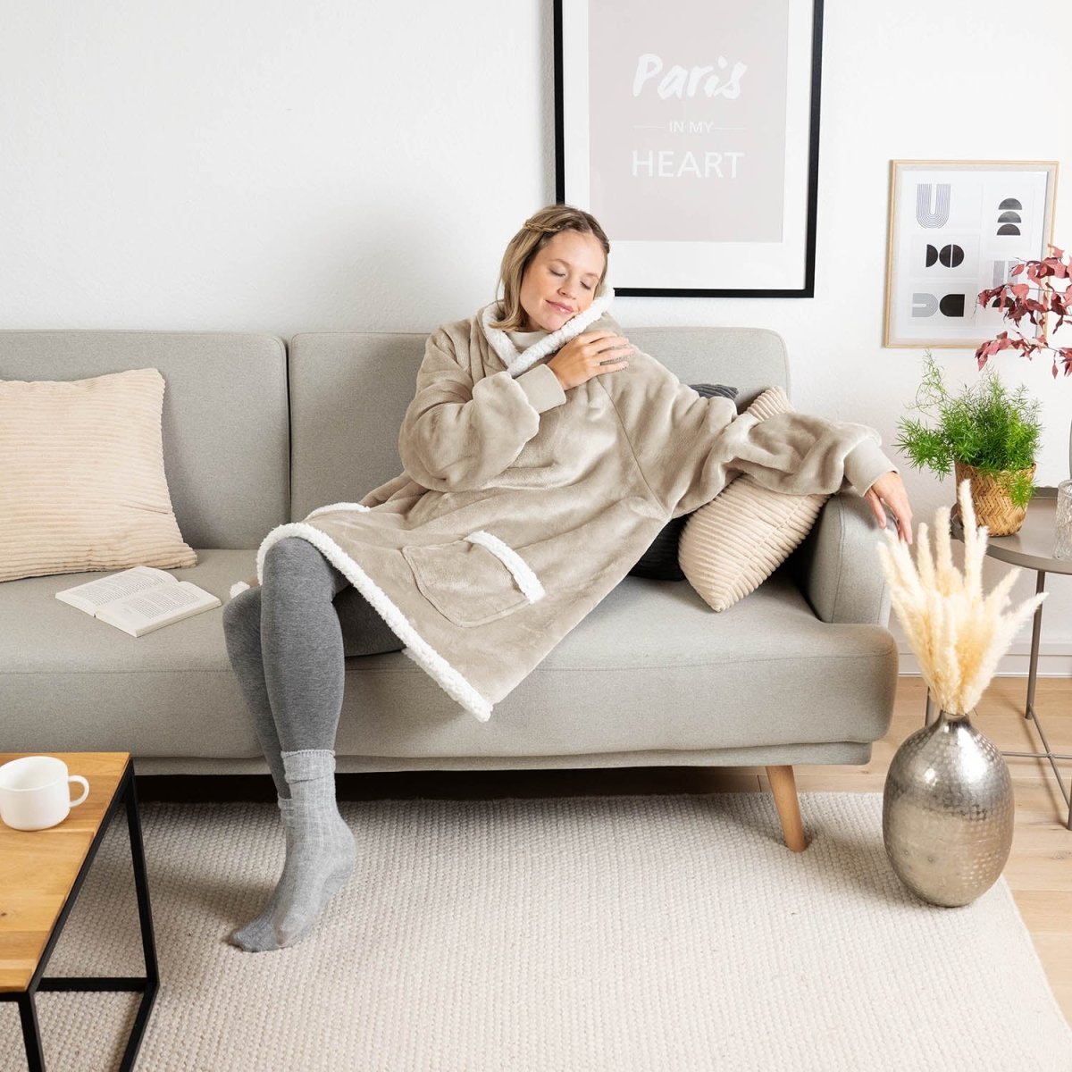 HOODIE DECKE - Oeko - TEX zertifizierter Kuschelpullover mit Kapuze - 