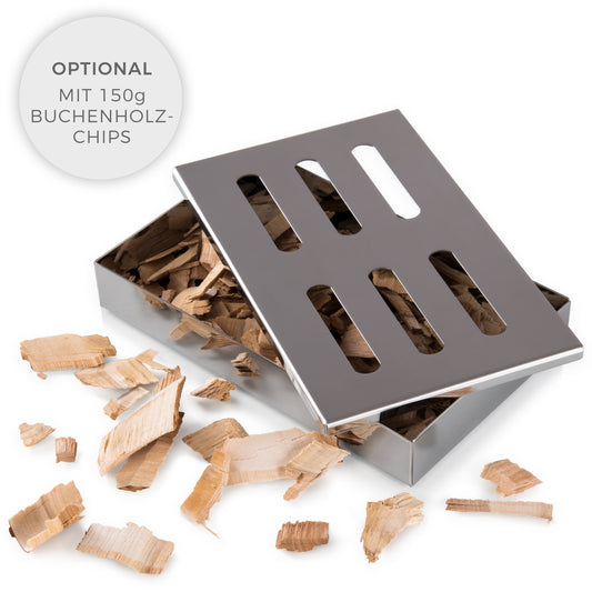 Räucherbox aus Metall mit optionalen Buchenholzchips daneben.