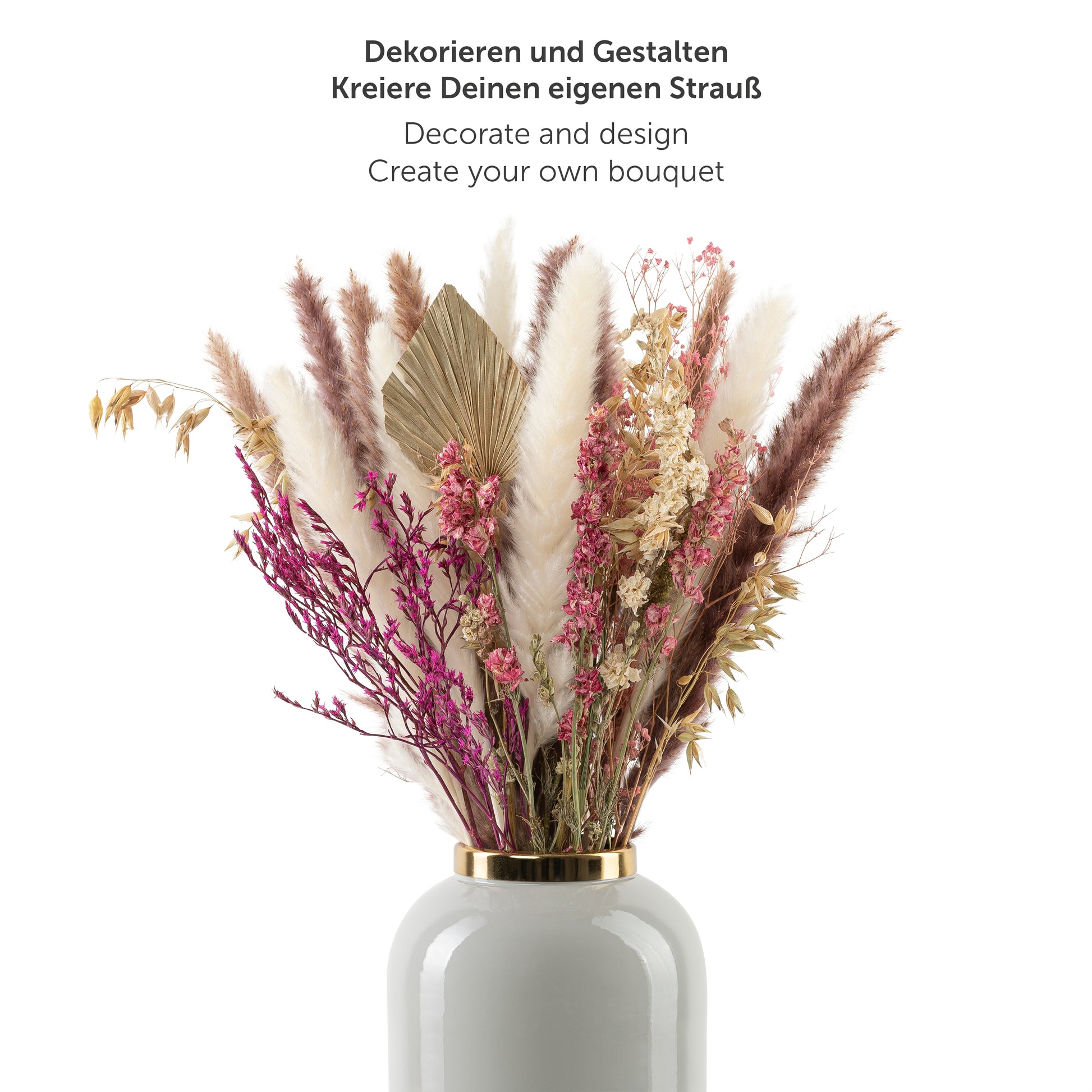 Ein dekoratives Arrangement aus verschiedenen Trockenblumen und Pampasgras in einer weißen Vase mit der Aufschrift 'Dekorieren und Gestalten Kreiere Deinen eigenen Strauß'.