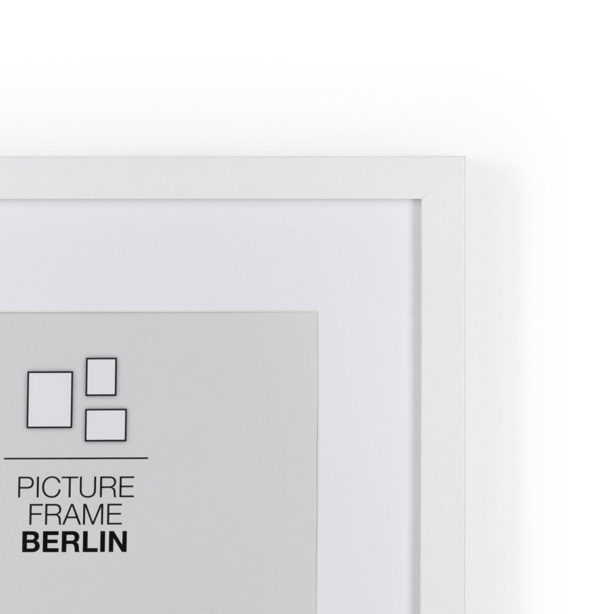 Bilderrahmen Berlin - Hochwertiger Fotorahmen mit Passepartout, 2 Farben, zum Aufstellen - Blumtal.com