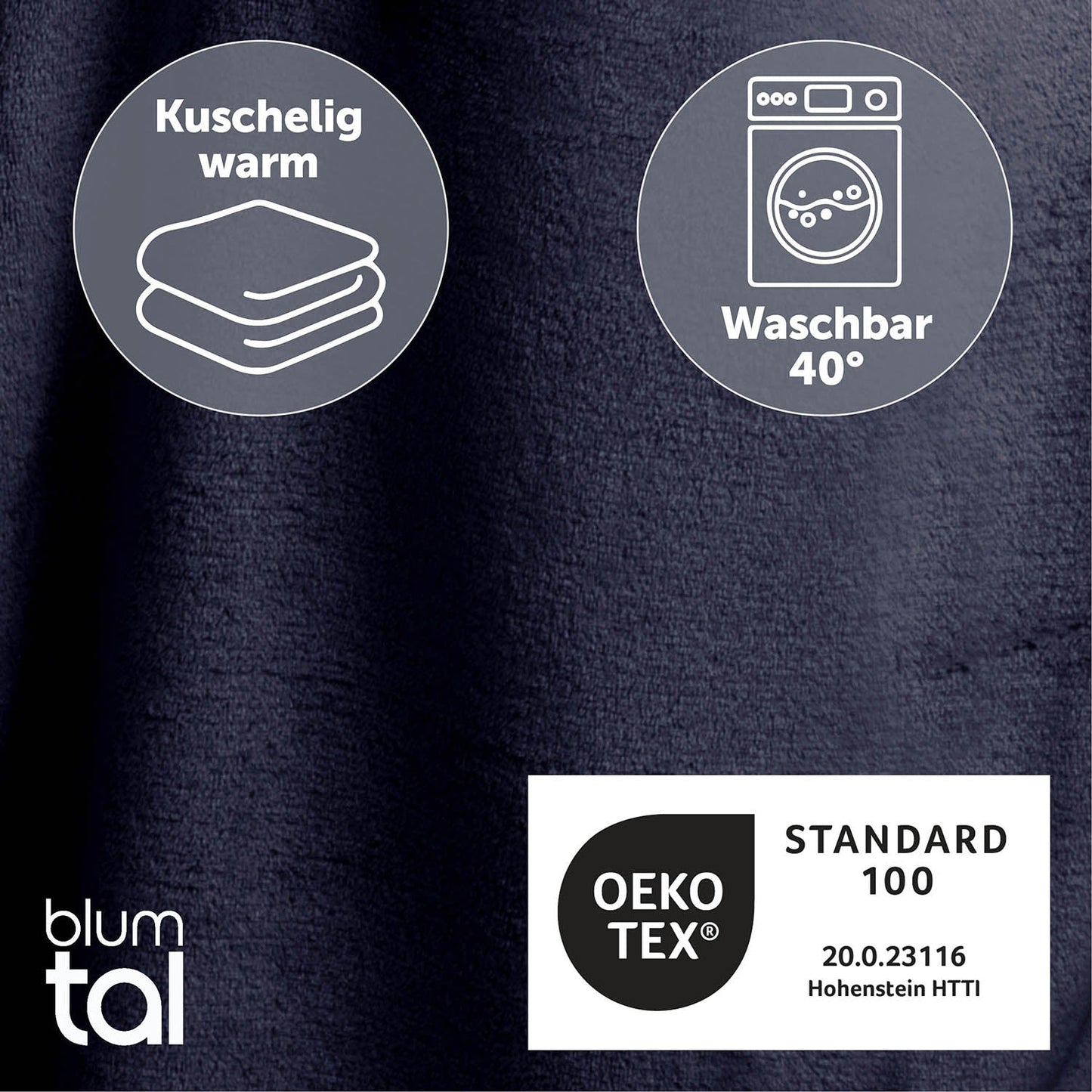 Detailansicht des dunkelblau flauschigen Stoffes mit Symbolen für Kuschelwärme und Waschbarkeit bei 40 Grad sowie OEKO-TEX Standard 100 Zertifizierung.