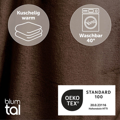 Detailansicht des dunkelbraunen flauschigen Stoffes mit Symbolen für Kuschelwärme und Waschbarkeit bei 40 Grad sowie OEKO-TEX Standard 100 Zertifizierung.