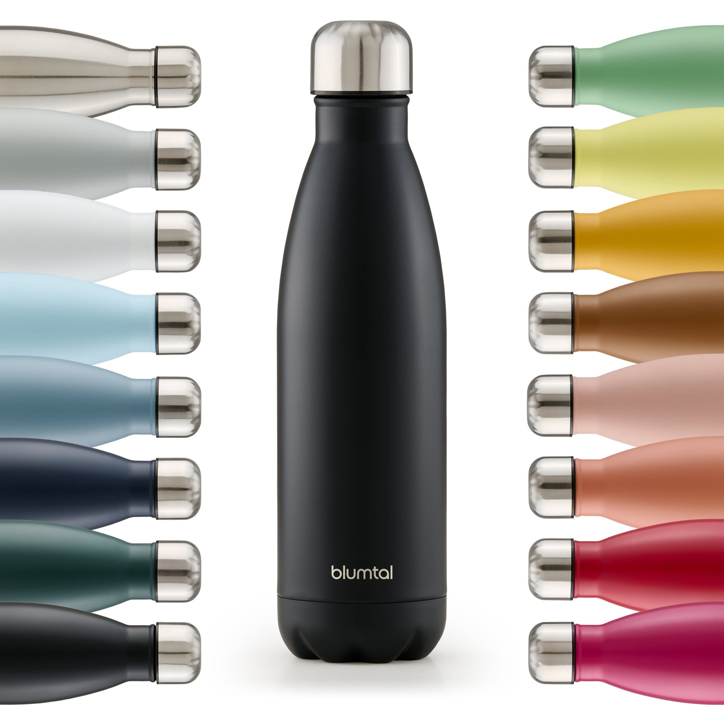 Farbige Auswahl an isolierten Edelstahl-Trinkflaschen von blumtal in einer Reihe angeordnet mit Fokus auf eine vorderseitige schwarz farbene Flasche.