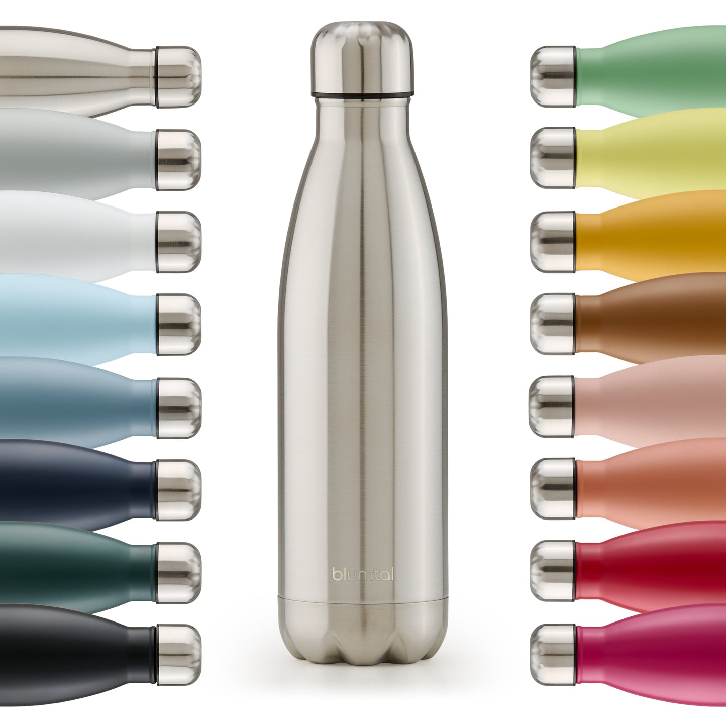 Farbige Auswahl an isolierten Edelstahl-Trinkflaschen von blumtal in einer Reihe angeordnet mit Fokus auf eine vorderseitige edelstahl farbene Flasche.