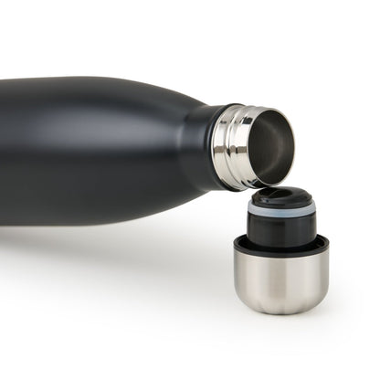 Geöffnete schwarz blumtal Edelstahl-Trinkflasche mit abgeschraubtem Deckel auf weißem Hintergrund.